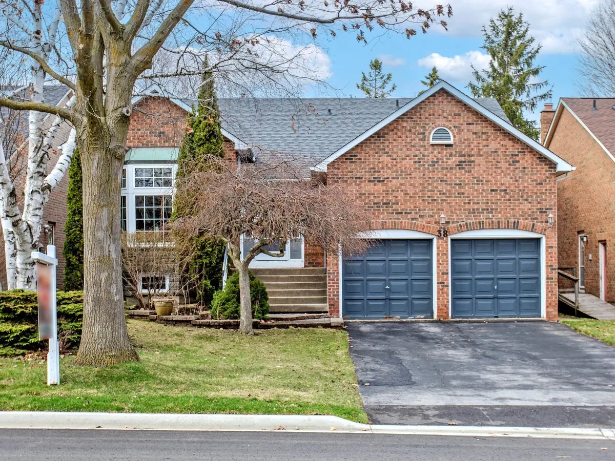 38 Gilbank DR, Aurora, ON L4G 5G5