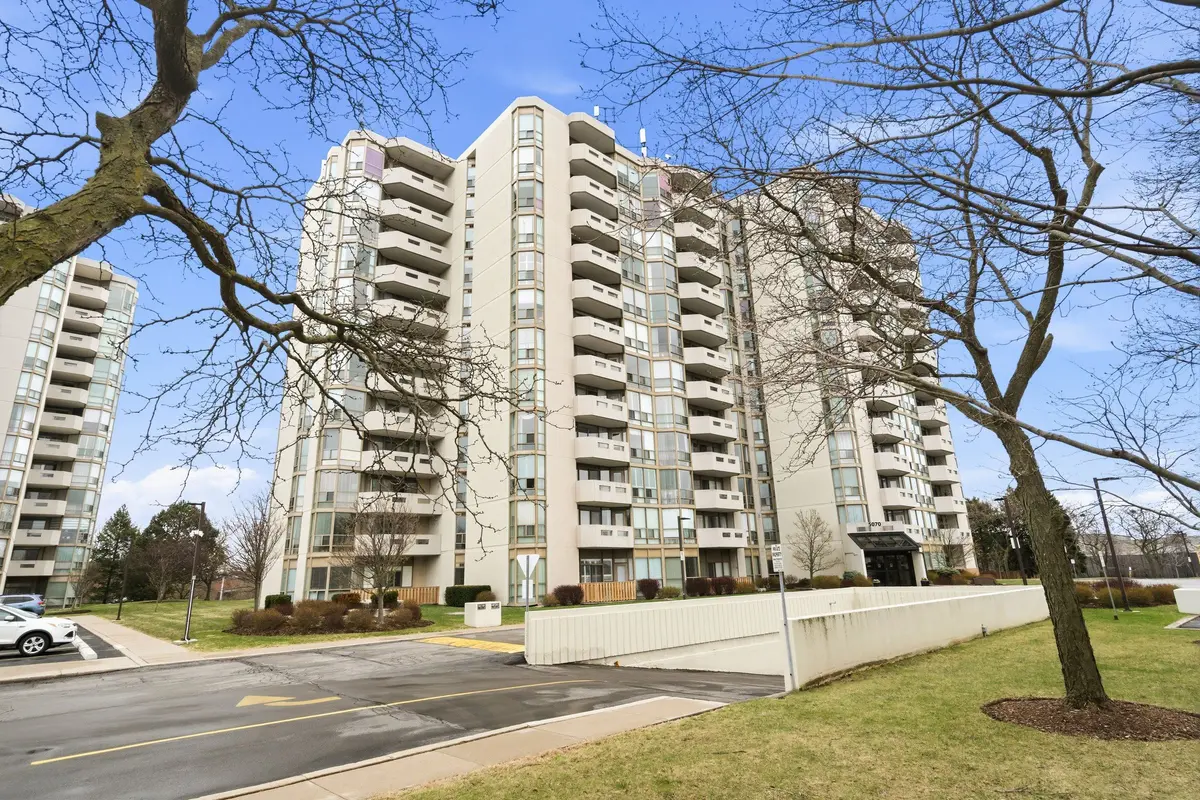 5070 Pinedale AVE #407, Burlington, ON L7L 5V6