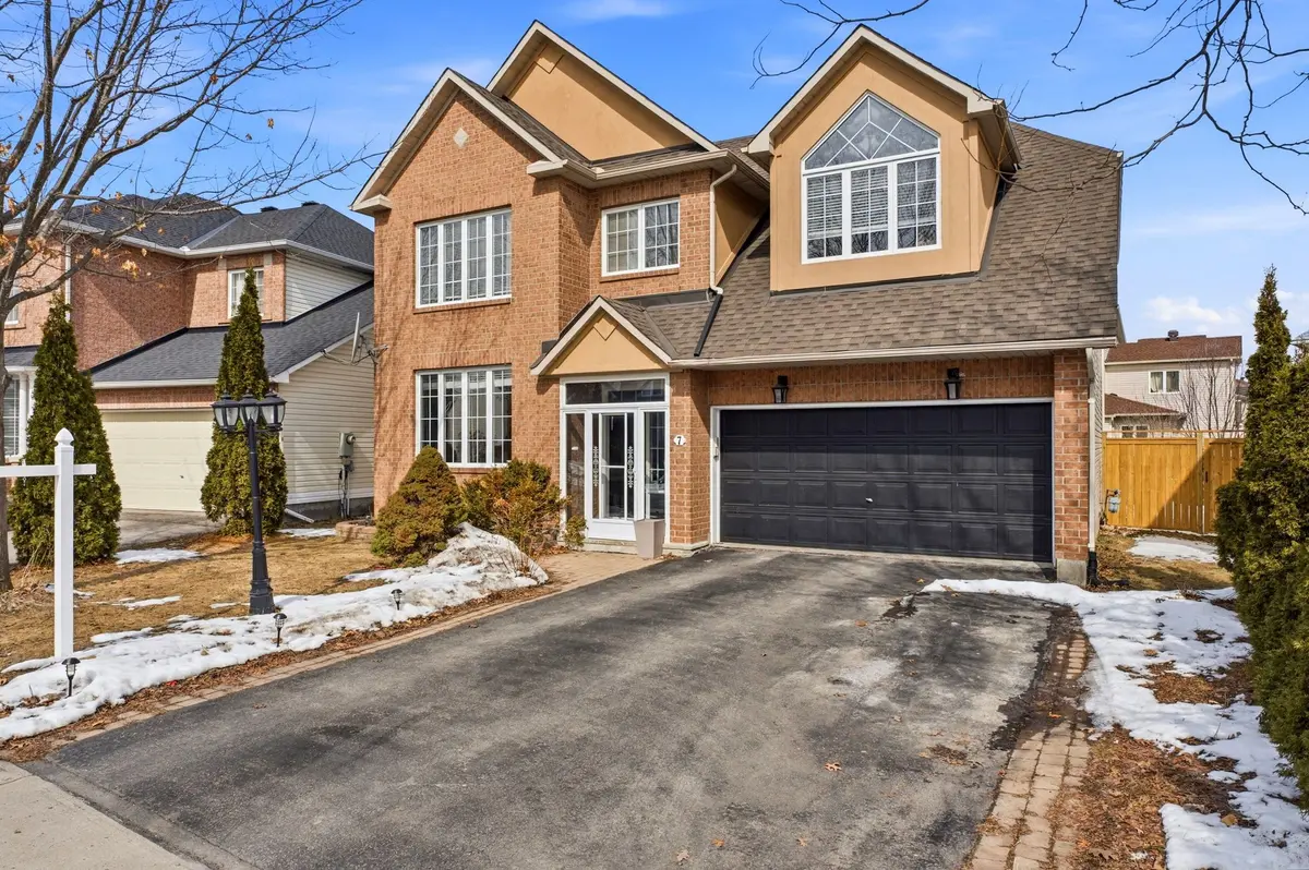 7 Len Lunney CRES, Barrhaven, ON K2G 6X6