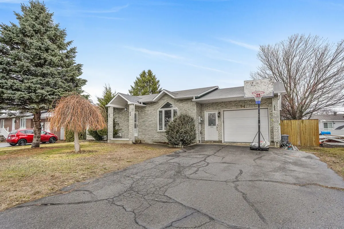 84 Lalande CRES, Alfred And Plantagenet, ON K0B 1A0