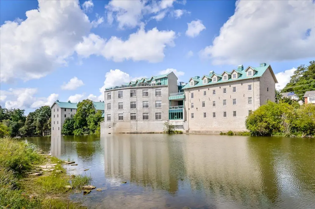 478 St Andrew ST E #104, Centre Wellington, ON N1M 3V7