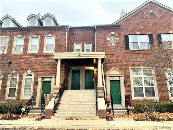 29411 GLEN OAKS BLVD E, Farmington Hills, MI 48334