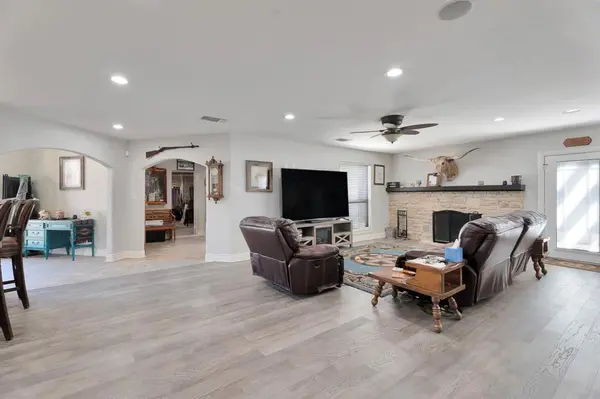 5014 Largo Drive, Granbury, TX 76049