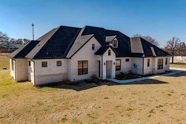 1001 Henry Way, Springtown, TX 76082