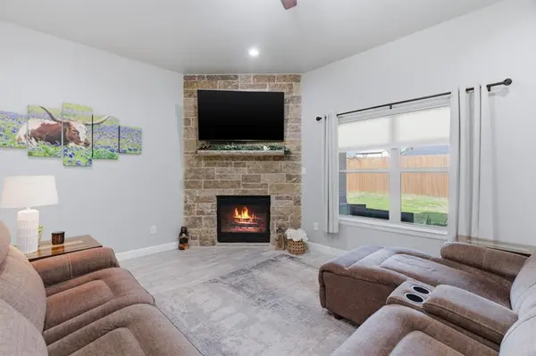 806 Colorado River Drive, Granbury, TX 76048