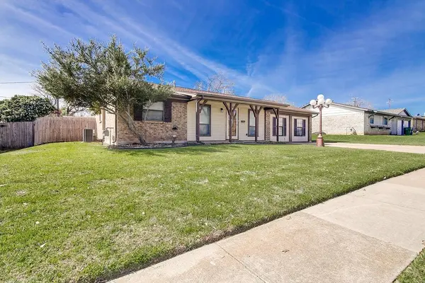 512 Kemper Avenue, Crowley, TX 76036