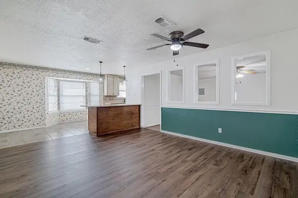 512 Kemper Avenue, Crowley, TX 76036