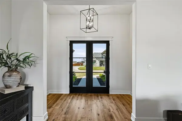 2713 Village Road, Granbury, TX 76049