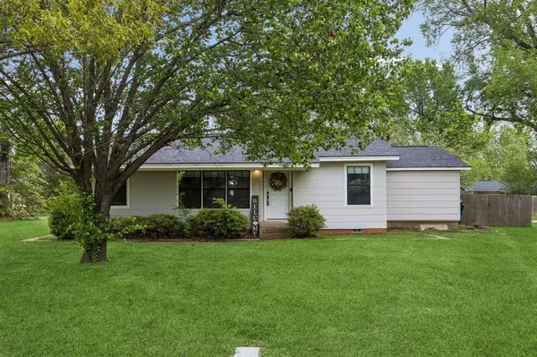 597 E Main Street, Van, TX 75790