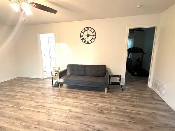 1109 N Howeth Street, Gainesville, TX 76240