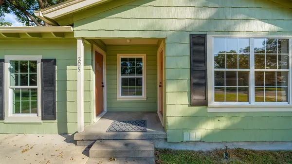 205 E 7th Street, Kaufman, TX 75142