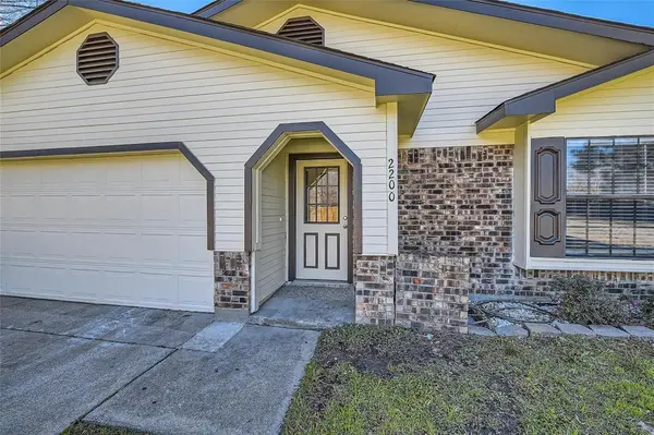 2200 Sequoia Lane, Bedford, TX 76021