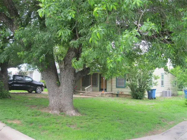 1206 W Dyer Street, Breckenridge, TX 76424