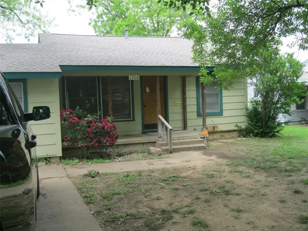 1206 W Dyer Street, Breckenridge, TX 76424