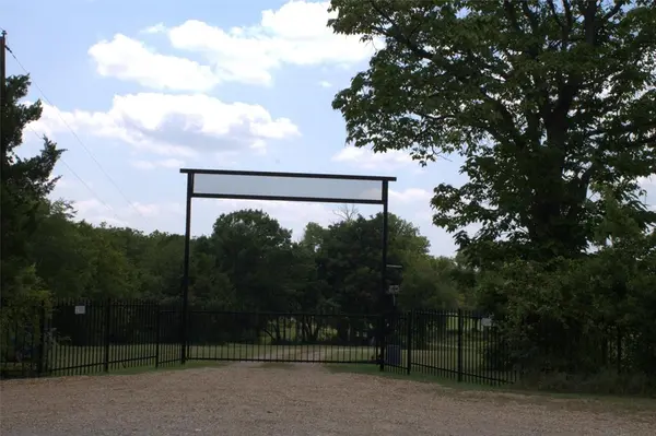 2300 W Main Street, Lancaster, TX 75146