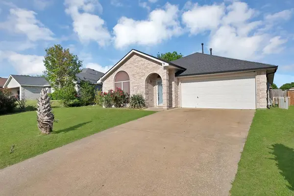 828 Windswept Drive, Cedar Hill, TX 75104