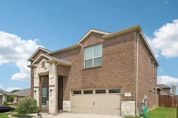 701 Indian Hawthorn Drive, Glenn Heights, TX 75154