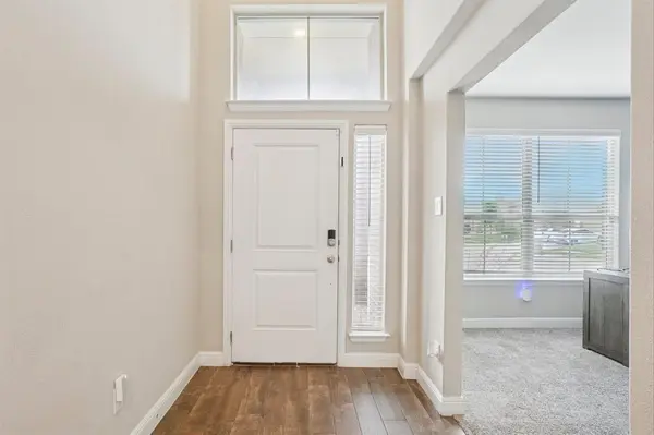 701 Indian Hawthorn Drive, Glenn Heights, TX 75154