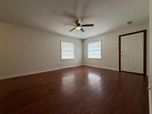 3205 Elva Avenue, Dallas, TX 75227