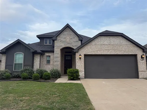 541 Molly Lane, Keene, TX 76059