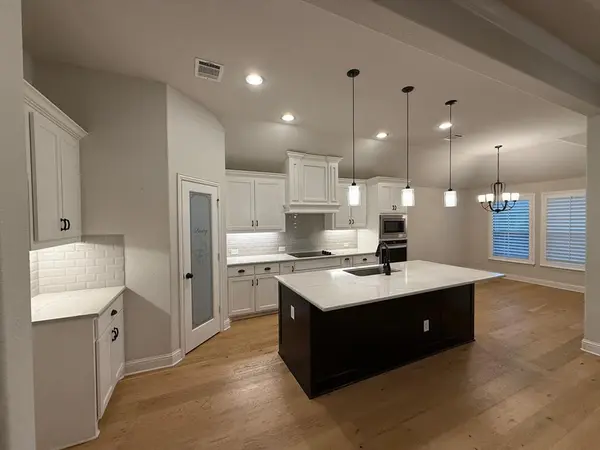 541 Molly Lane, Keene, TX 76059