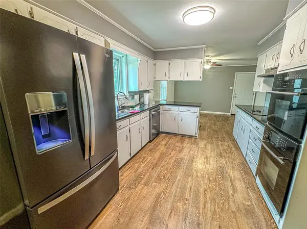 1125 Wedgewood Drive, Woodway, TX 76712