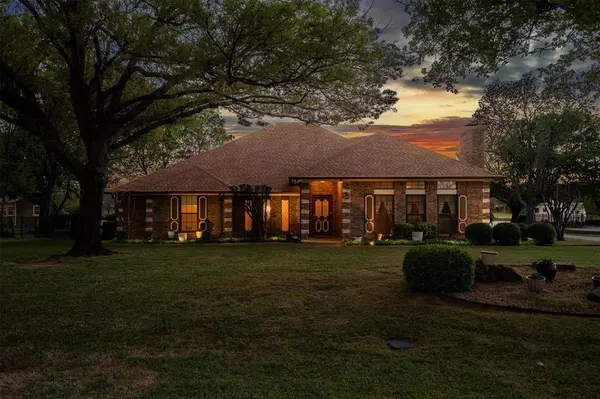 210 N Forest Lane, Double Oak, TX 75077