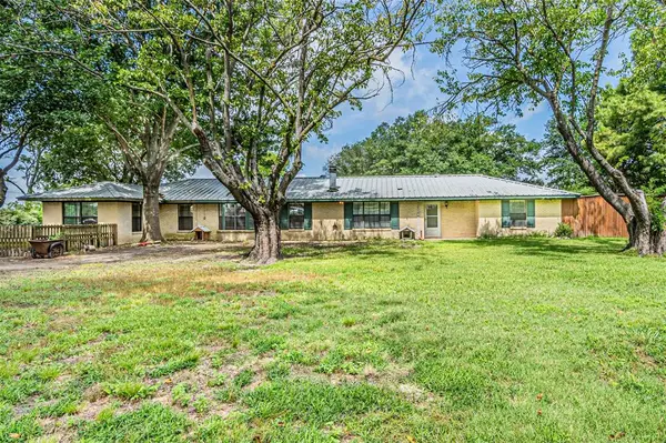 7821 N State Highway 34, Oak Ridge, TX 75161