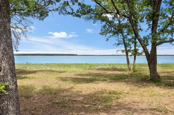 8471 Southern Shore Court, Kemp, TX 75143