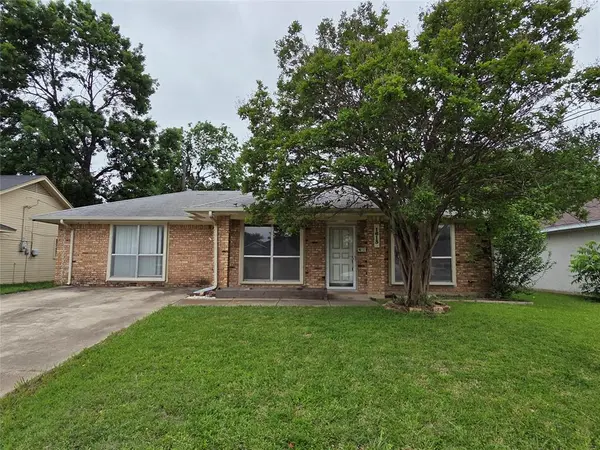 1613 S Bent Tree Trail, Grand Prairie, TX 75052