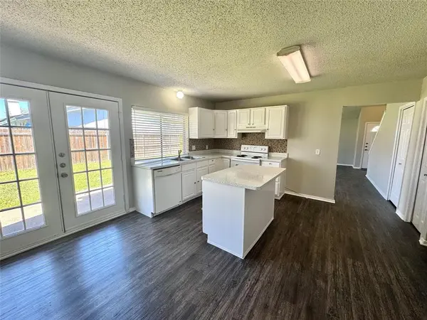 2508 S Center Street S, Arlington, TX 76014