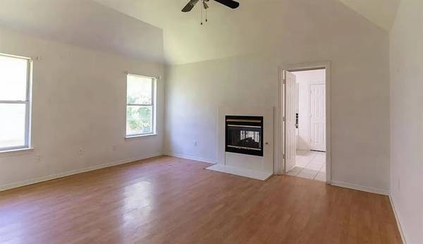 492 Shade Tree Circle, Hurst, TX 76054