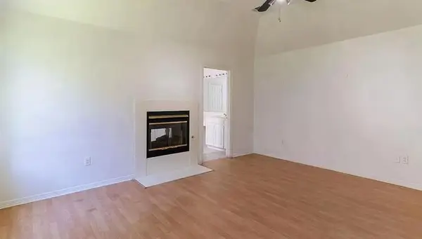 492 Shade Tree Circle, Hurst, TX 76054