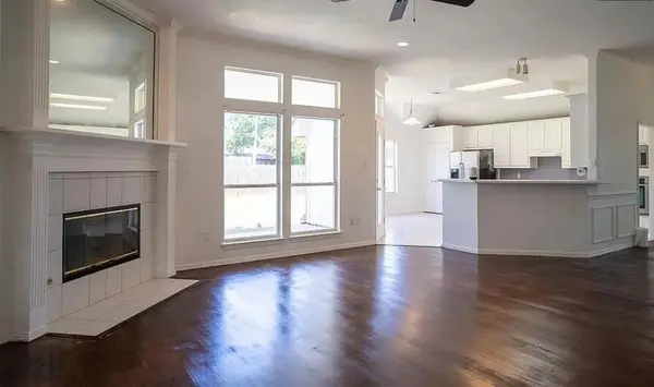 492 Shade Tree Circle, Hurst, TX 76054