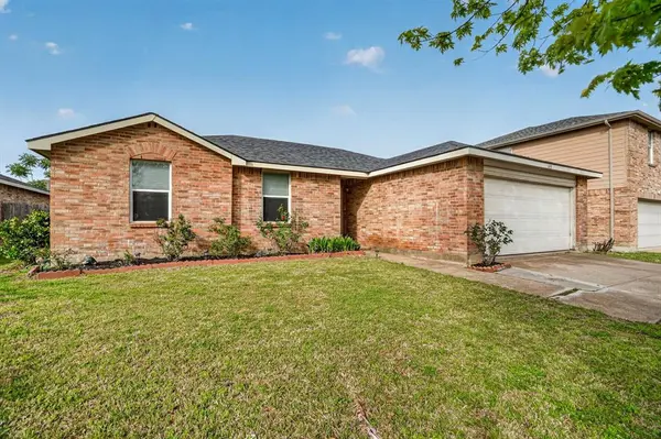 1435 Queen Annes Drive, Burleson, TX 76028