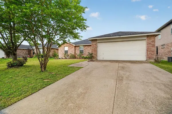1435 Queen Annes Drive, Burleson, TX 76028