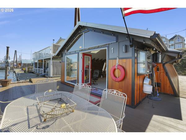 535 NE Bridgeton RD #1, Portland, OR 97217