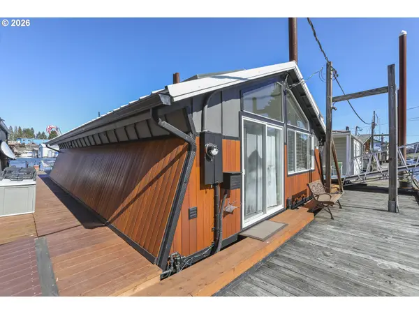 535 NE Bridgeton RD #1, Portland, OR 97217