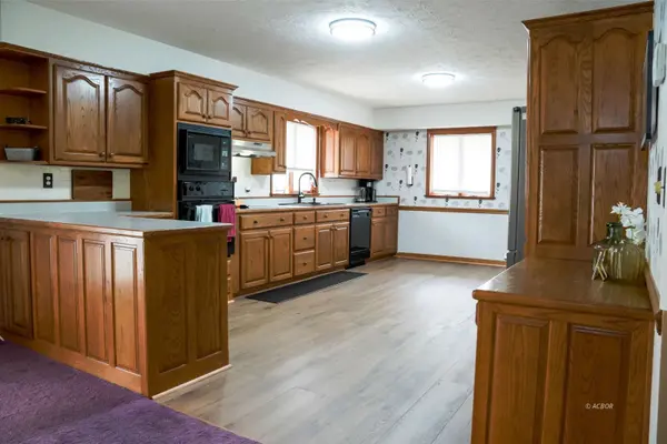 493 Debbie Dr, Gallipolis, OH 45631