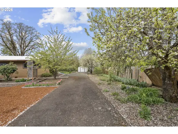 8775 FORT HILL RD, Willamina, OR 97396