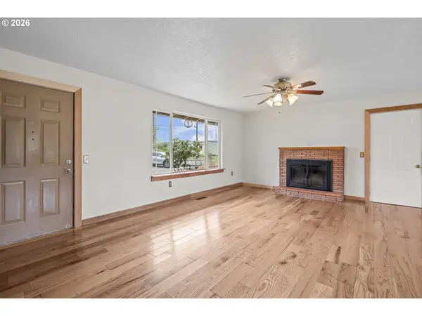 8775 FORT HILL RD, Willamina, OR 97396