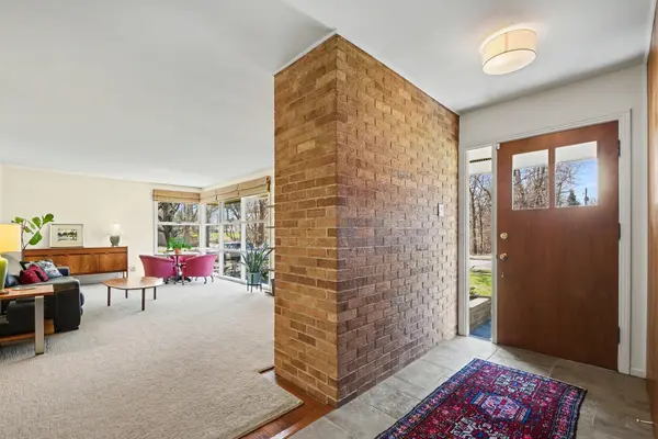 1064 Santa Cruz DR SE, East Grand Rapids, MI 49506