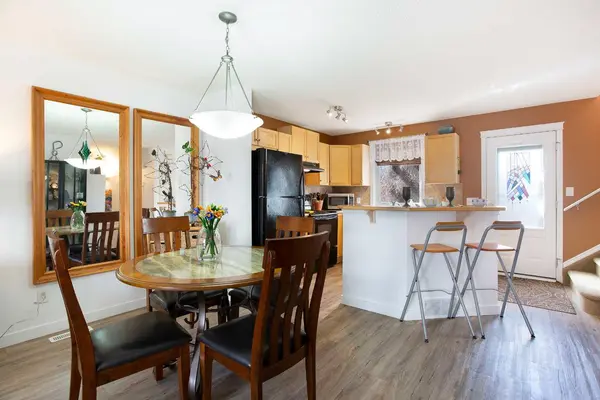 211 Prestwick HTS SE, Calgary, AB T2Z 4K3