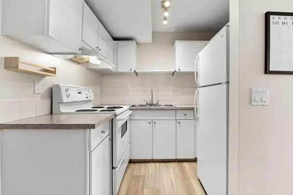 101 Big Hill WAY SE #215, Airdrie, AB T4A 1Z7