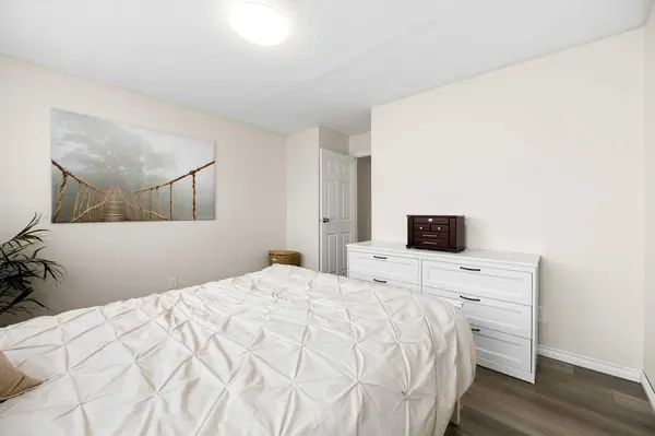 101 Big Hill WAY SE #215, Airdrie, AB T4A 1Z7