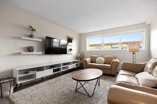 101 Big Hill WAY SE #215, Airdrie, AB T4A 1Z7