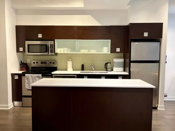 10 Morrison ST #406, Toronto C01, ON M5V 2T8