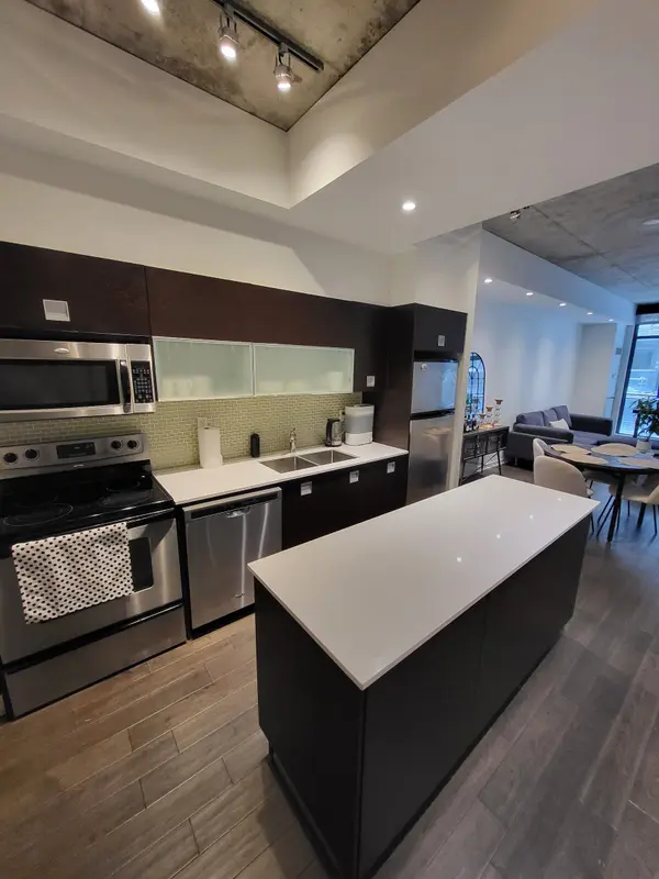 10 Morrison ST #406, Toronto C01, ON M5V 2T8