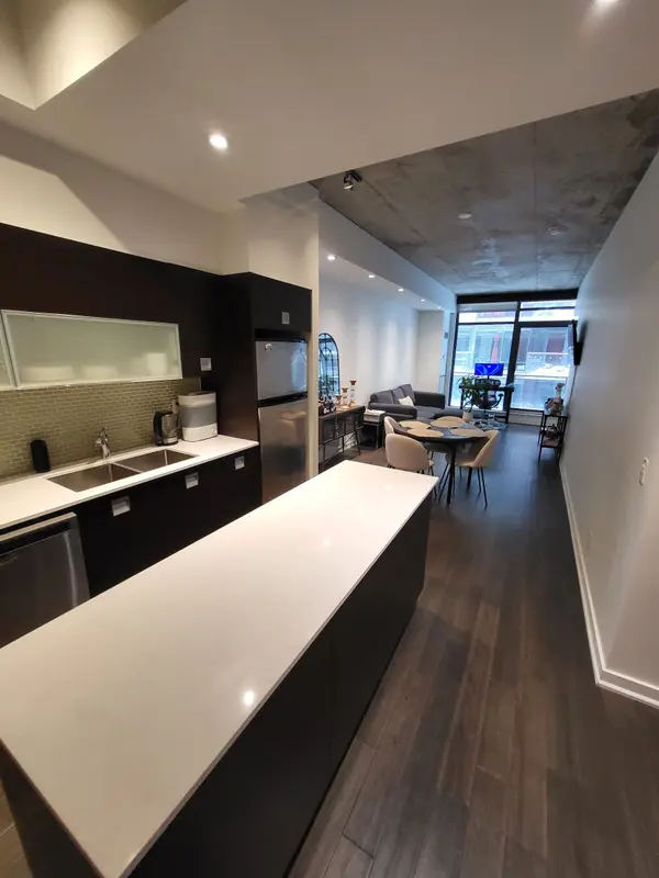 10 Morrison ST #406, Toronto C01, ON M5V 2T8