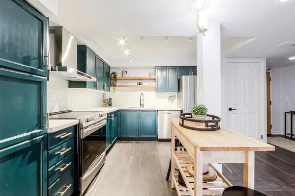 955 Millwood RD #222, Toronto C11, ON M4G 4E3